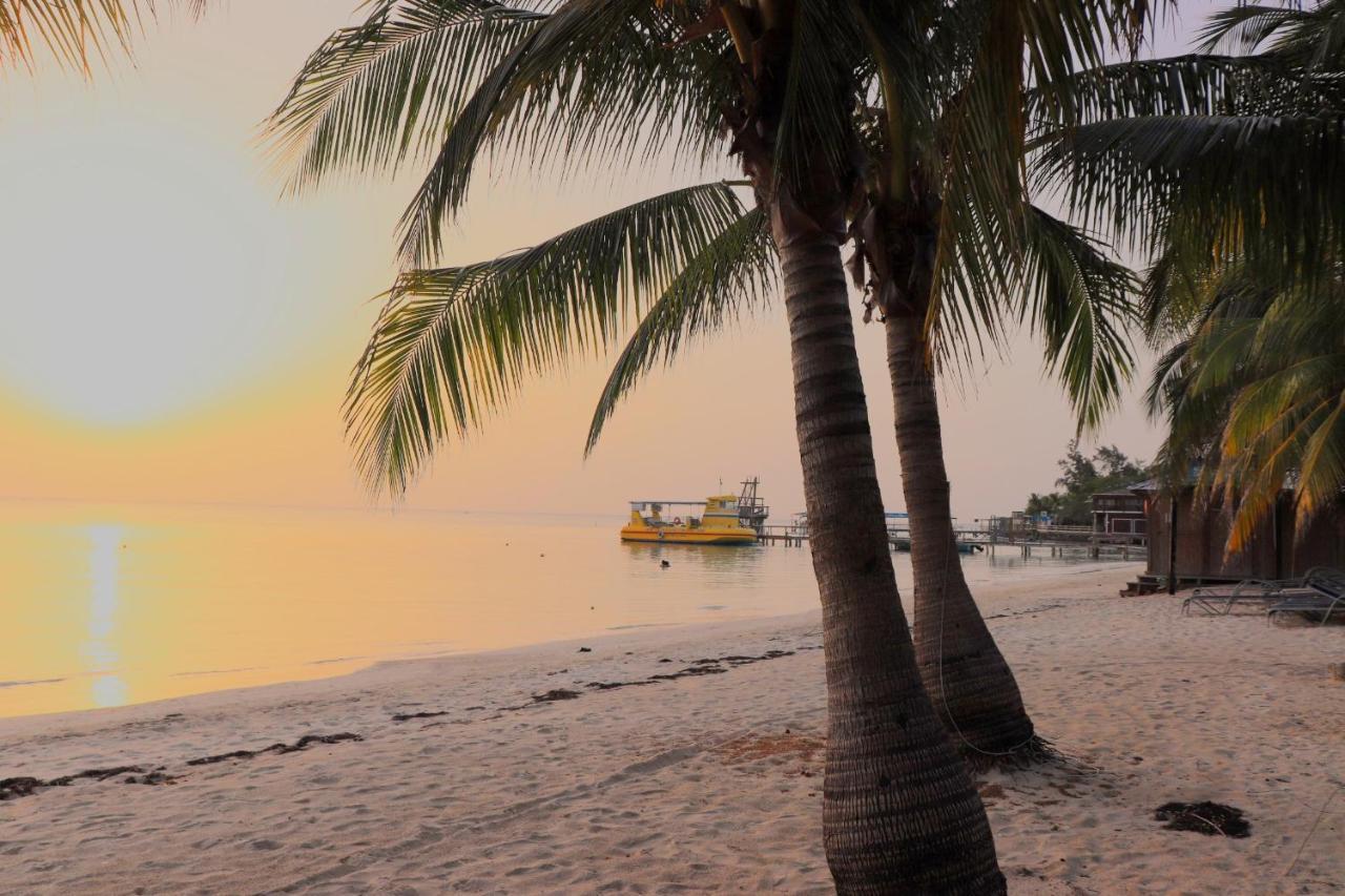Hotel Posada Seremein Roatan West Bay Bagian luar foto