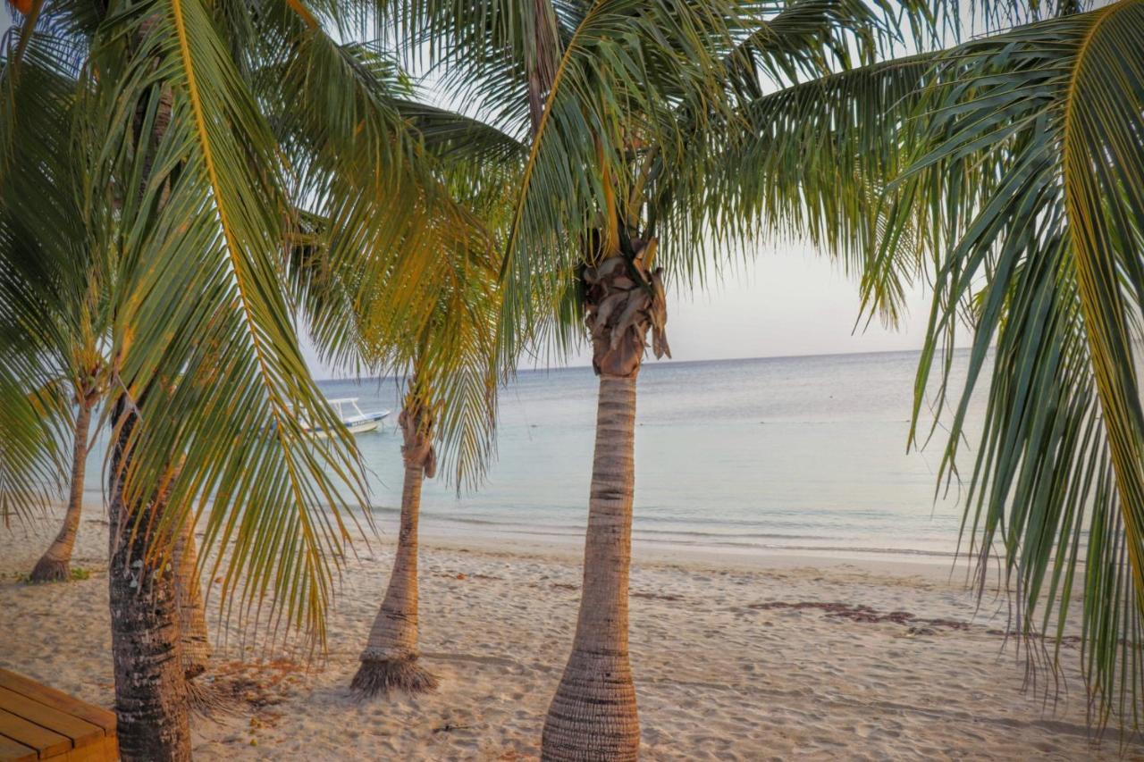 Hotel Posada Seremein Roatan West Bay Bagian luar foto