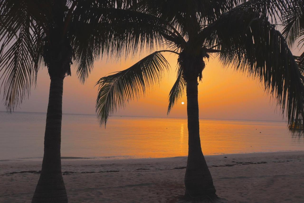 Hotel Posada Seremein Roatan West Bay Bagian luar foto