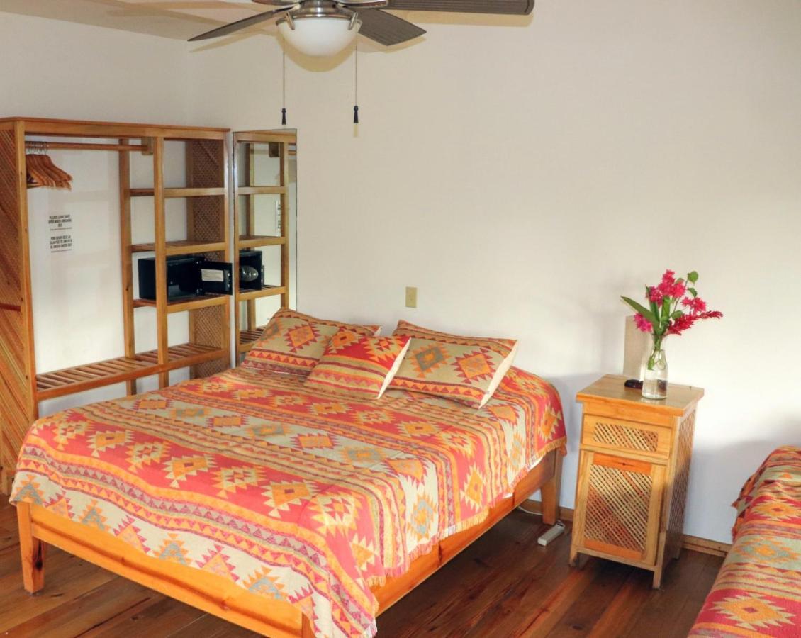 Hotel Posada Seremein Roatan West Bay Bagian luar foto