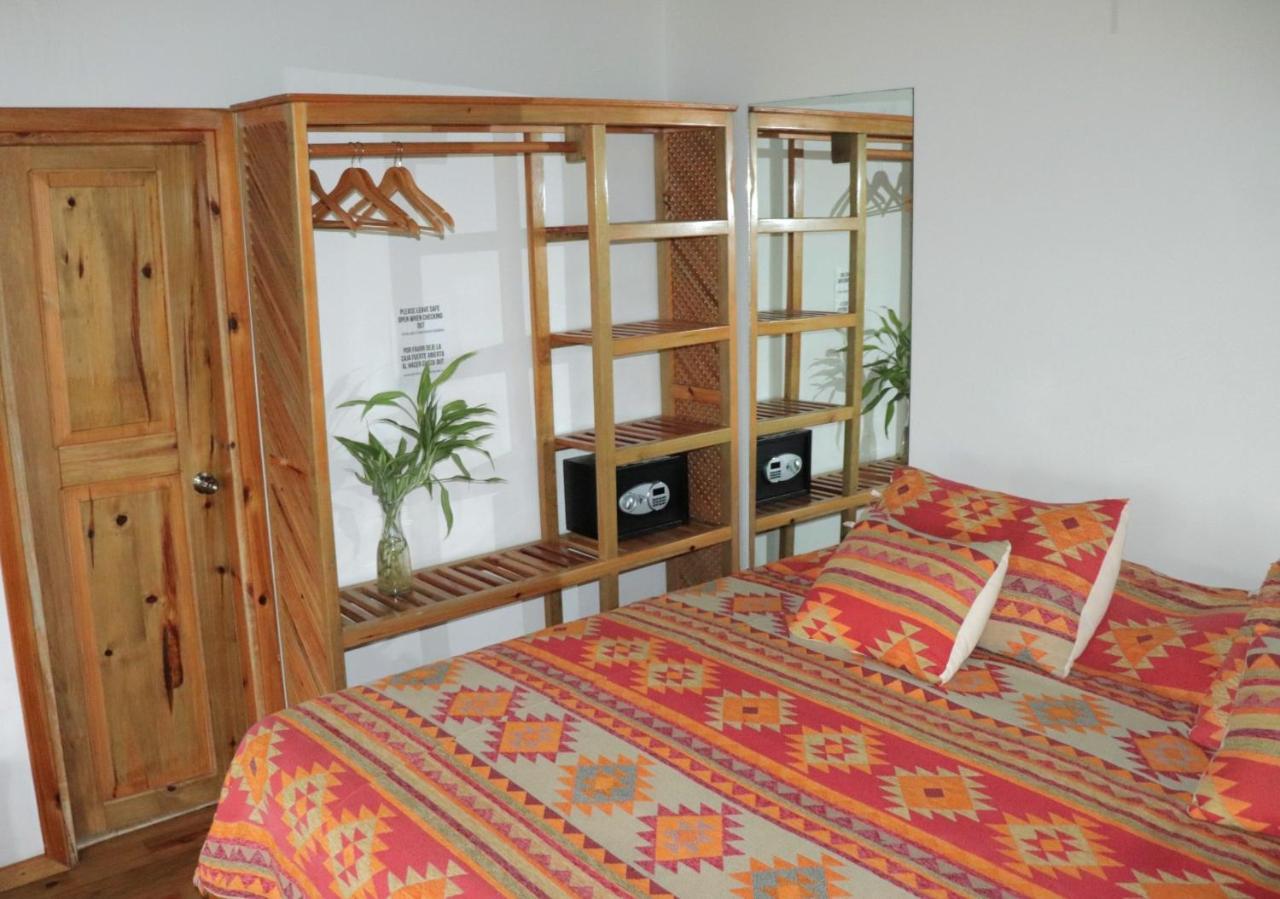 Hotel Posada Seremein Roatan West Bay Bagian luar foto