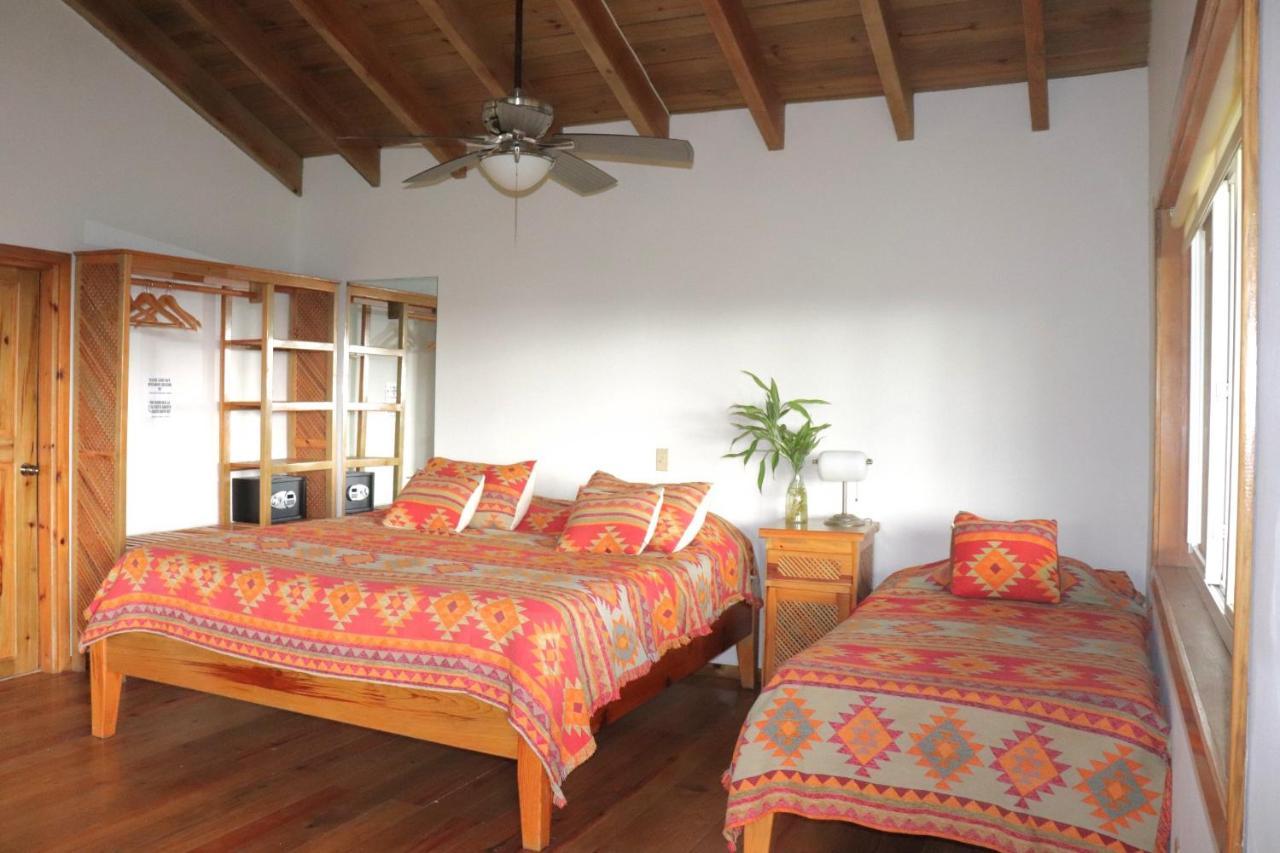 Hotel Posada Seremein Roatan West Bay Bagian luar foto
