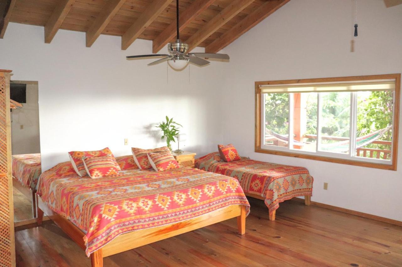 Hotel Posada Seremein Roatan West Bay Bagian luar foto