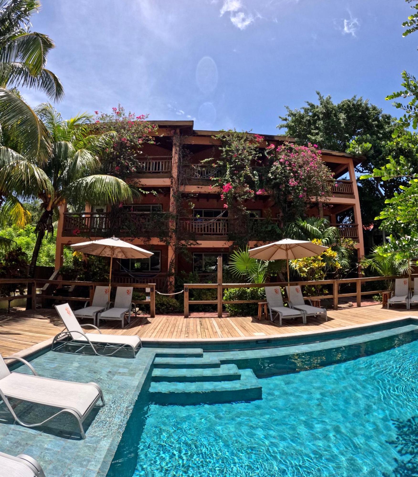 Hotel Posada Seremein Roatan West Bay Bagian luar foto